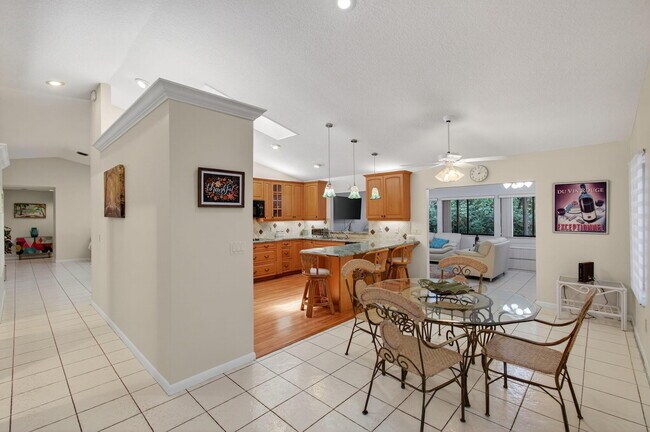 Building Photo - 2925 Riviera Dr
