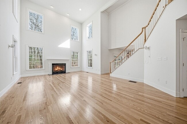 Building Photo - 9 Overlook Rd