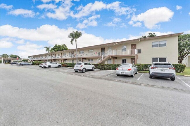 Building Photo - 7500 NW 5th Ct