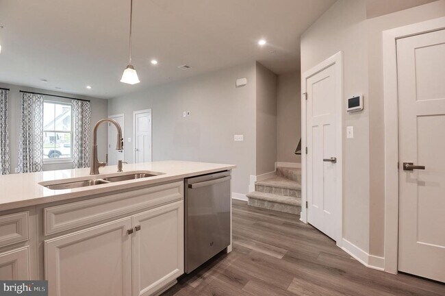Building Photo - 24276 Thurso Sq