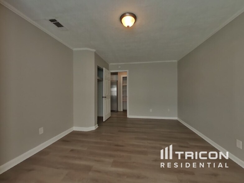 Building Photo - 7179 Carolyn Cir