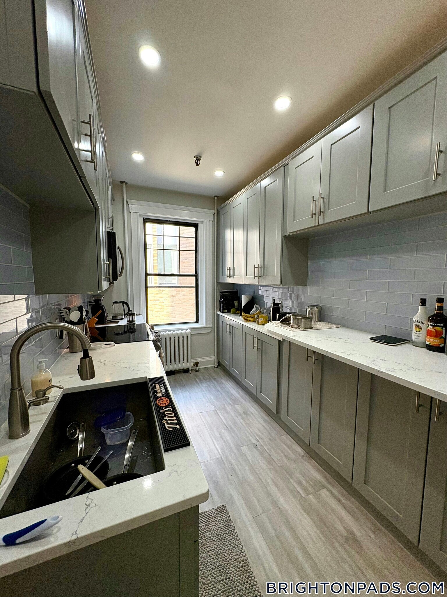 Building Photo - 370 Chestnut Hill Ave