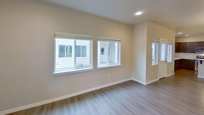 Building Photo - Beautiful 3-Bedroom Townhome w/ 2-Car Gara...