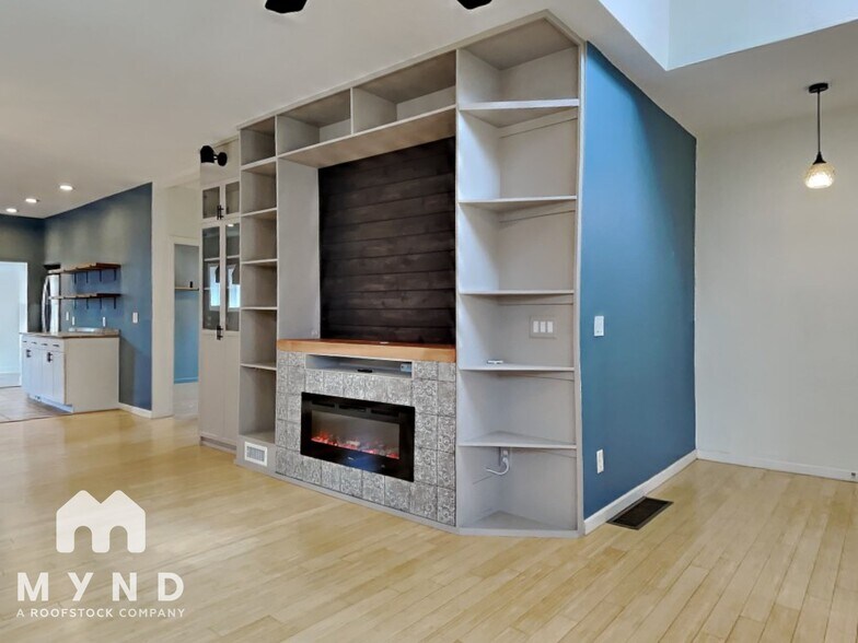 Building Photo - 3817 Clay St