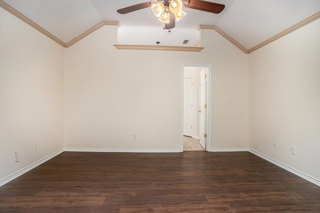 Building Photo - 1307 Hyde Park Blvd