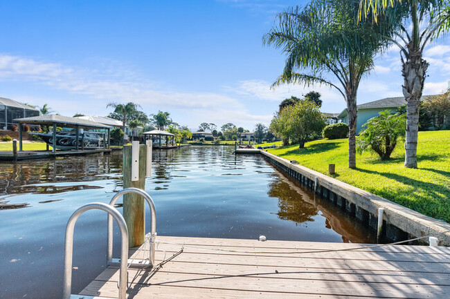 Building Photo - Dockside Serenity