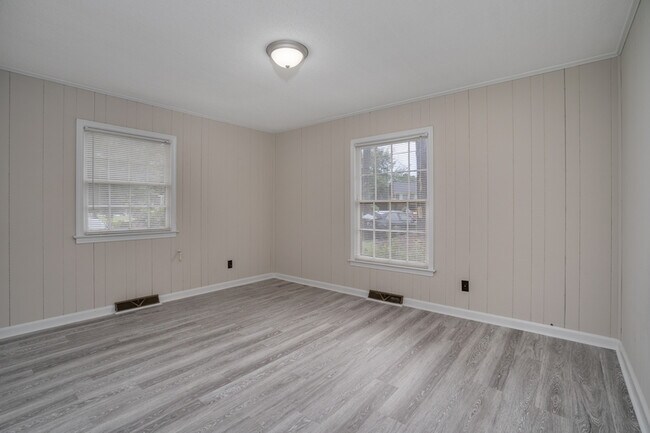 Building Photo - 307 Fairview Ave SW