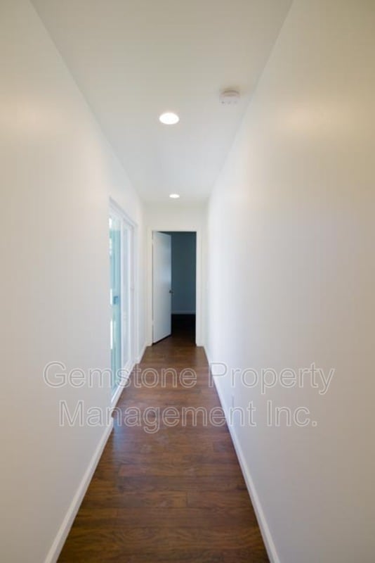 Building Photo - 6203 Mesita Dr