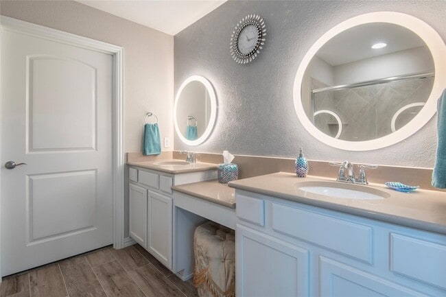 Building Photo - 7633 Rampart Dr