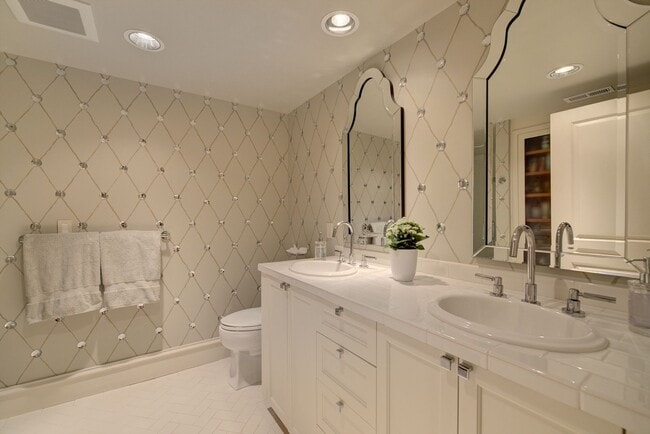 Building Photo - 5bd/4ba Medina Home