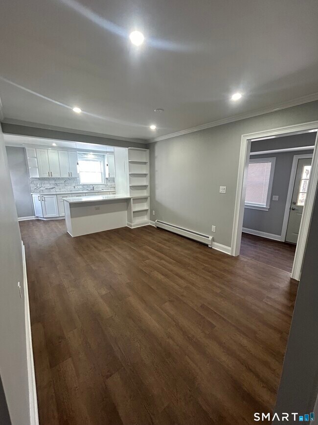 Building Photo - 54 Forest St