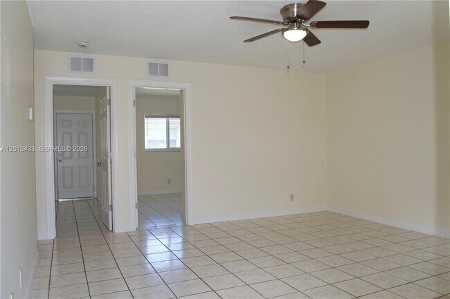 Building Photo - 701 SW 15th Ave