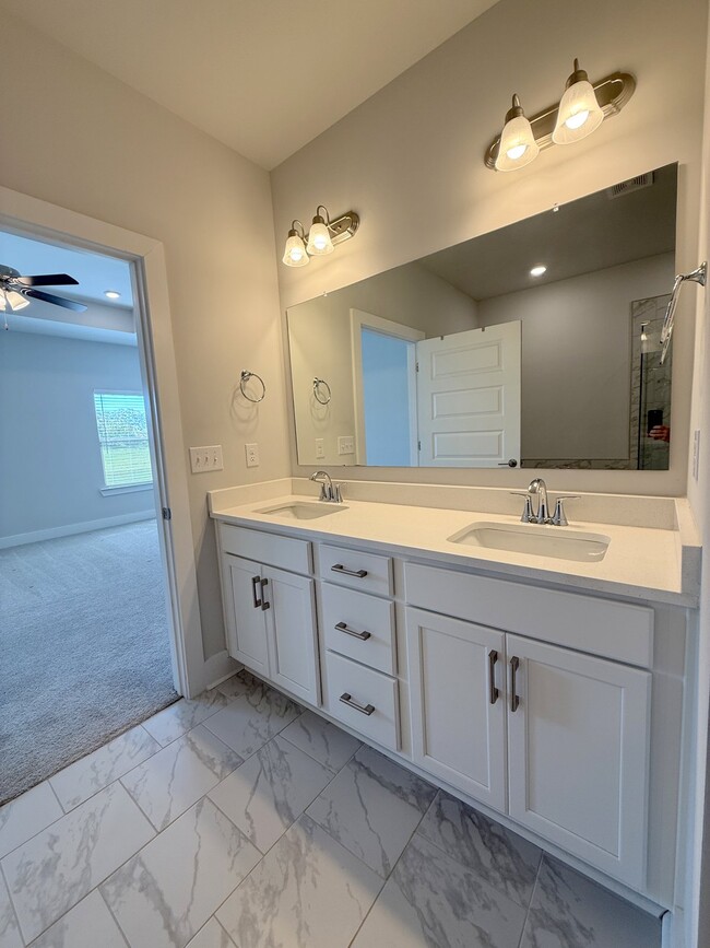 Building Photo - 128 Clift Farm Dr