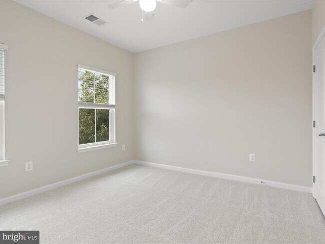 Building Photo - 41639 Adamson Dr