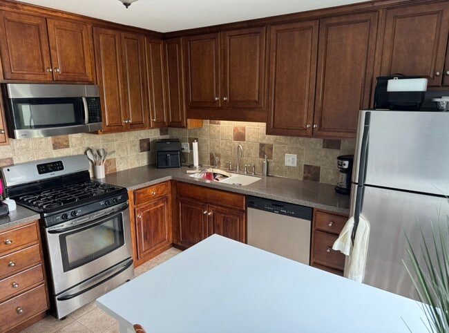 Building Photo - 974 Mallard Cir