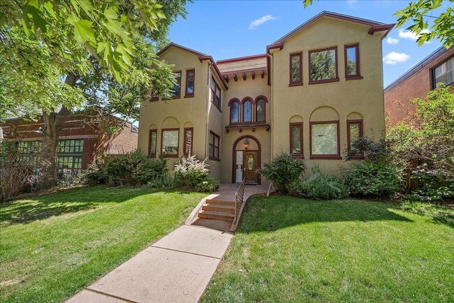 Building Photo - Uptown condo available immediately