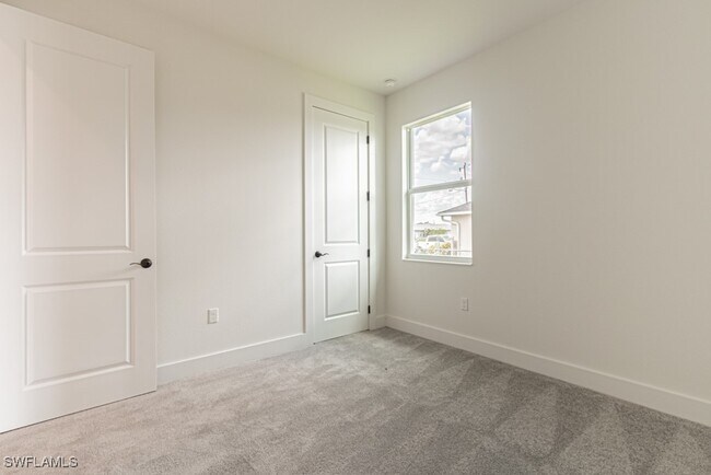 Building Photo - 420 NW 18th Pl