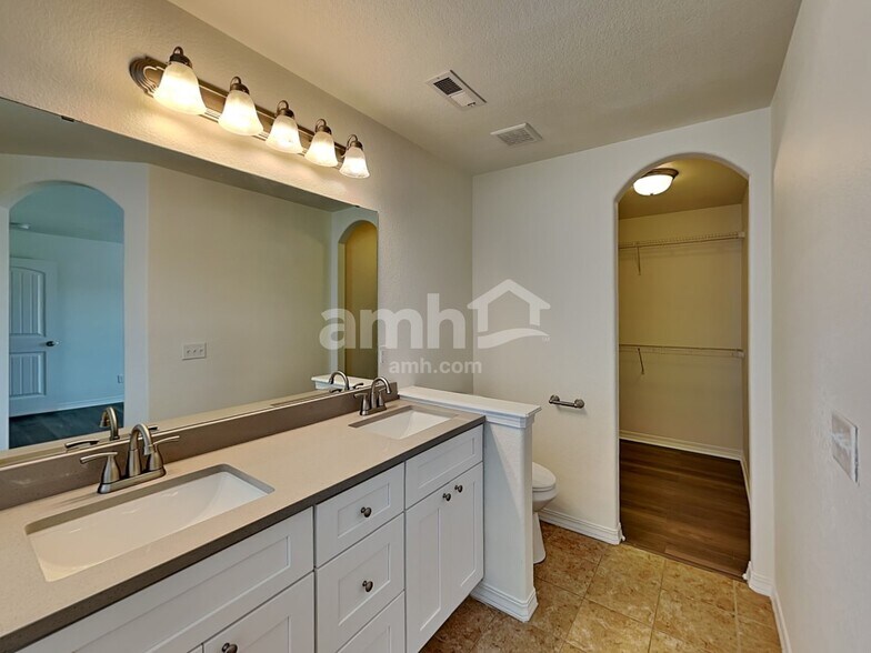 Building Photo - 9534 Sand Myrtle Dr