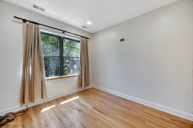 Building Photo - 5252 S Drexel Ave