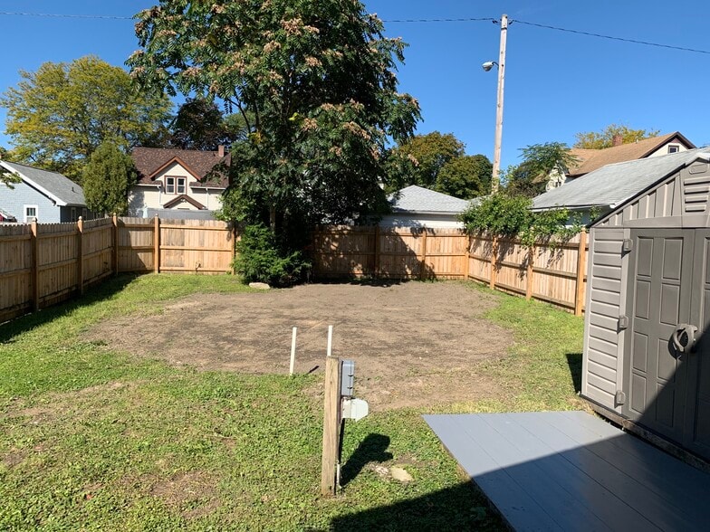 Building Photo - 238 Miller St