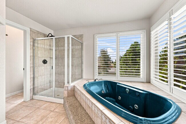 Building Photo - $3,040.95, 6 bed, 4 bath located in Colorado Springs