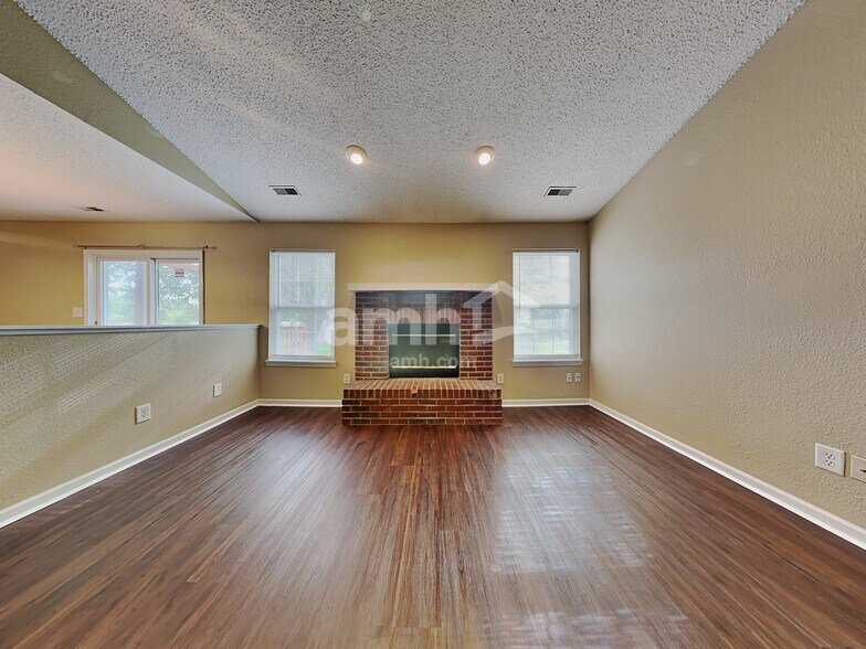 Building Photo - 8142 Whitaker Valley Blvd