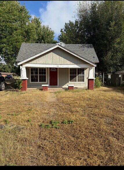 Primary Photo - 302 E Washington St