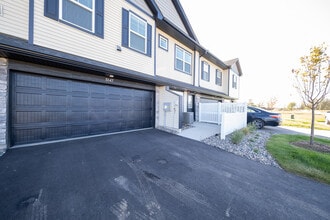 Building Photo - 5147 Long Pointe Pass