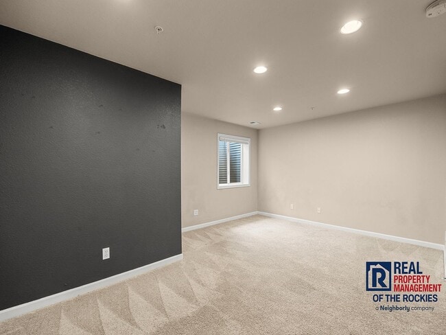 Building Photo - Amazing 3 bed, 3.5 bath Condo in Rigden Farm!