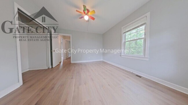 Building Photo - 1218 Guyer St