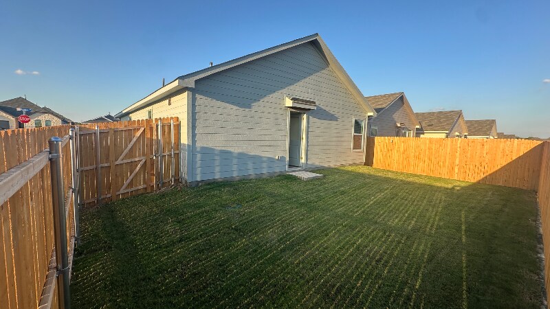 Building Photo - 1002 Raintree Rd
