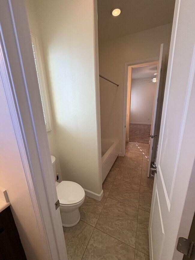 Building Photo - Dove Mountain 4 bedroom with Den 3,277 sq ...