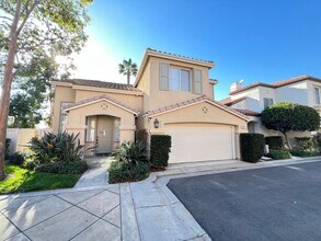 Building Photo - Charming Tustin Ranch Home in Gated Community on Golf Course!