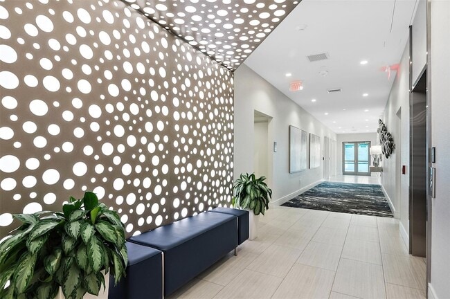 Building Photo - 100 E Las Olas Blvd