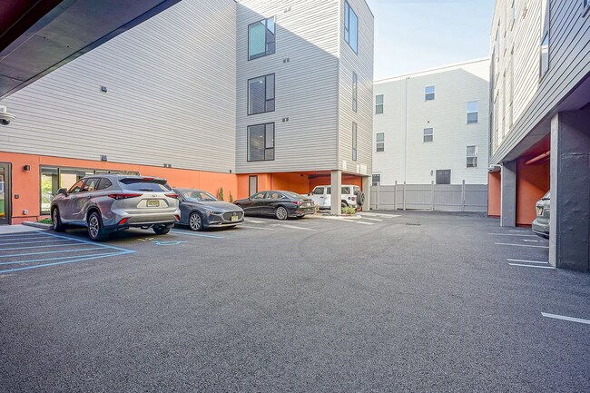 Building Photo - 1301 Bainbridge St