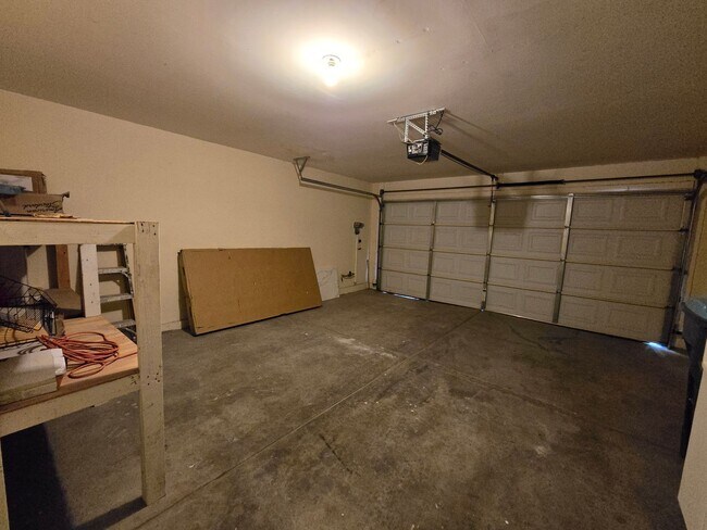 Building Photo - A Fabulous 4 Bedroom Home in Peccole Ranch