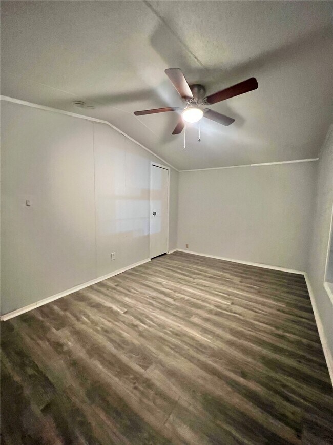 Building Photo - 2525 Oyster Creek Bend