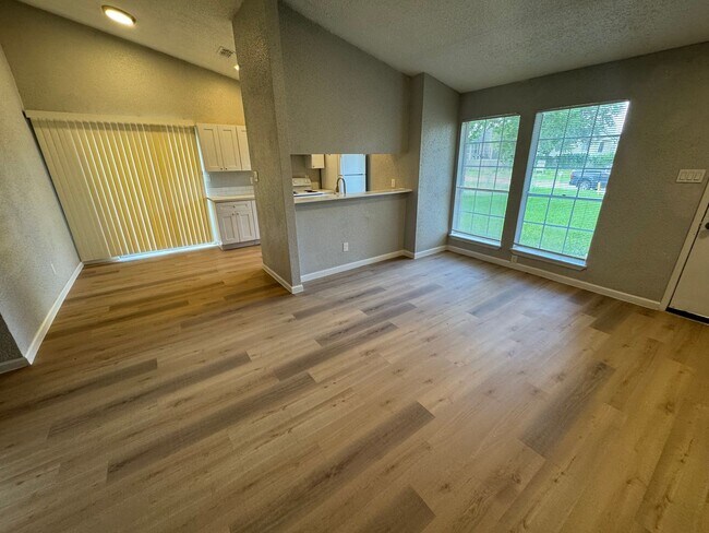 Building Photo - 11217 Pender Ln