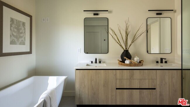 Building Photo - 3849 Don Tomaso Dr