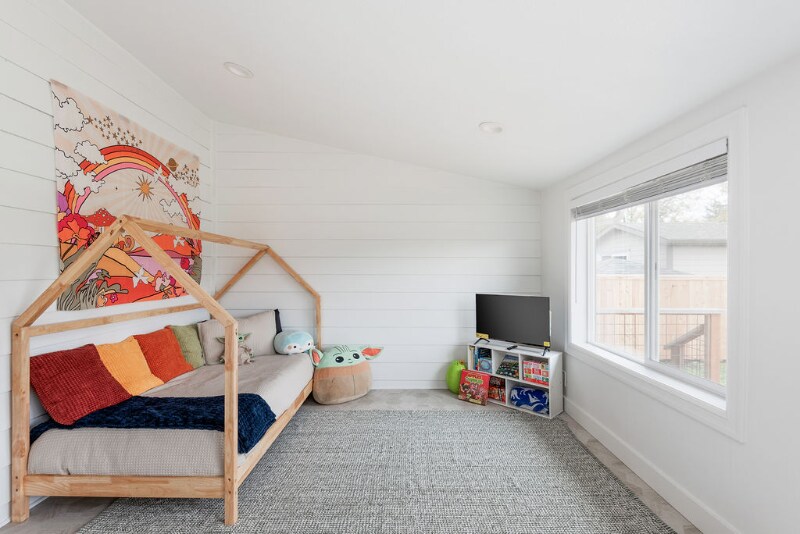 Building Photo - 12242 SE Raymond St