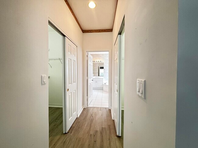 Building Photo - 2679 SE Castle Pine Pl