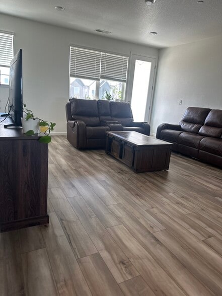 Living Area - 6964 Merseyside Ln