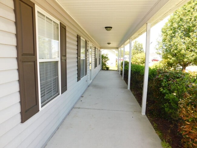 Building Photo - Great Family Home!