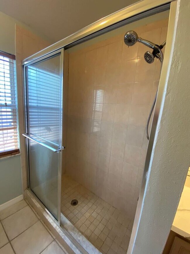 Building Photo - 4 Bedroom 2 Bath home in Winter Springs for RENT!