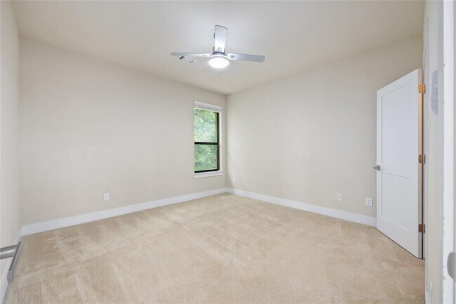 Building Photo - 405 Penny Kathleen Ct