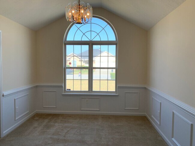 Building Photo - 225 Taylor Cir