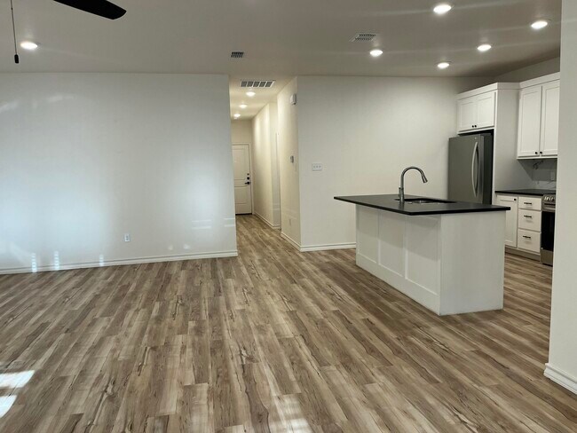 Building Photo - 5843 Virginia Ave