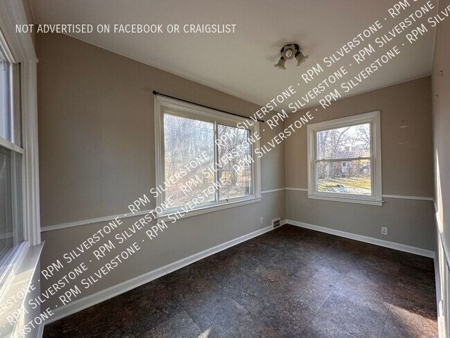 Building Photo - 2362 Sanders Pl