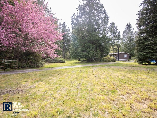 Building Photo - 2 Bed / 2 Bath Home with 4-Car Garage, Large Yard & RV Parking in Graham!