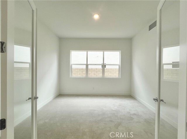 Building Photo - 27511 Elderberry Dr